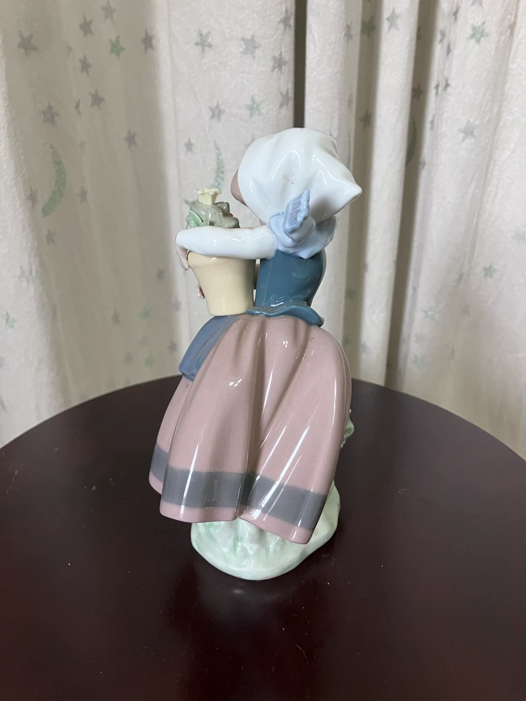 リヤドロ 05223 少女と花鉢 フィギュリンの写真3枚目