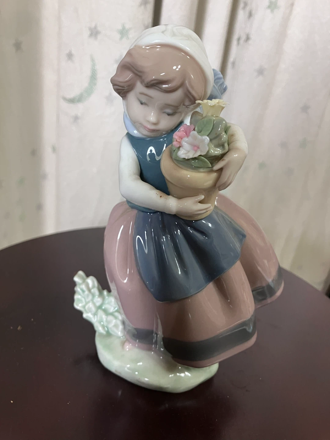 リヤドロ 05223 少女と花鉢 フィギュリンの写真4枚目