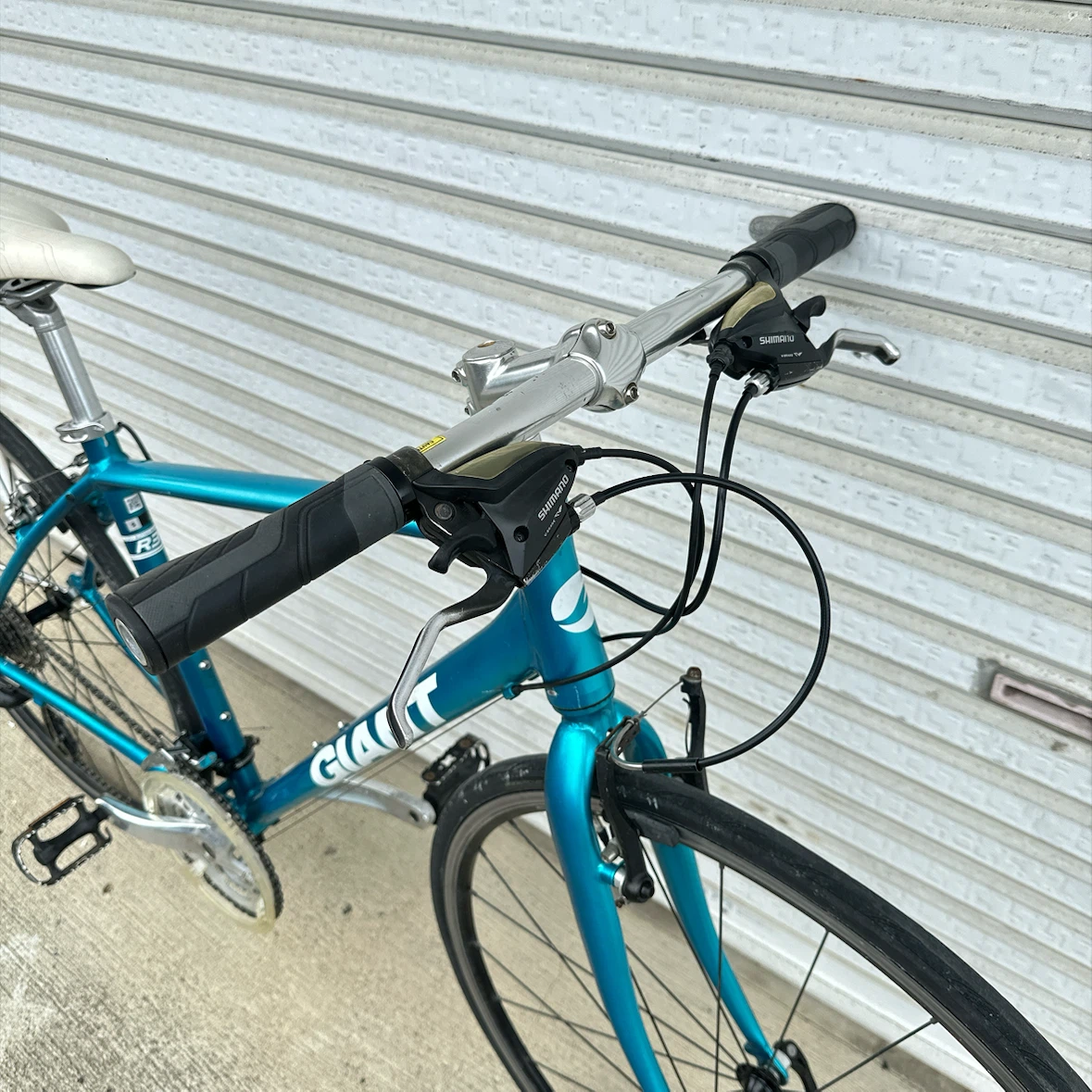 ジャイアント エスケープ R3 クロスバイク ブルーの写真2枚目