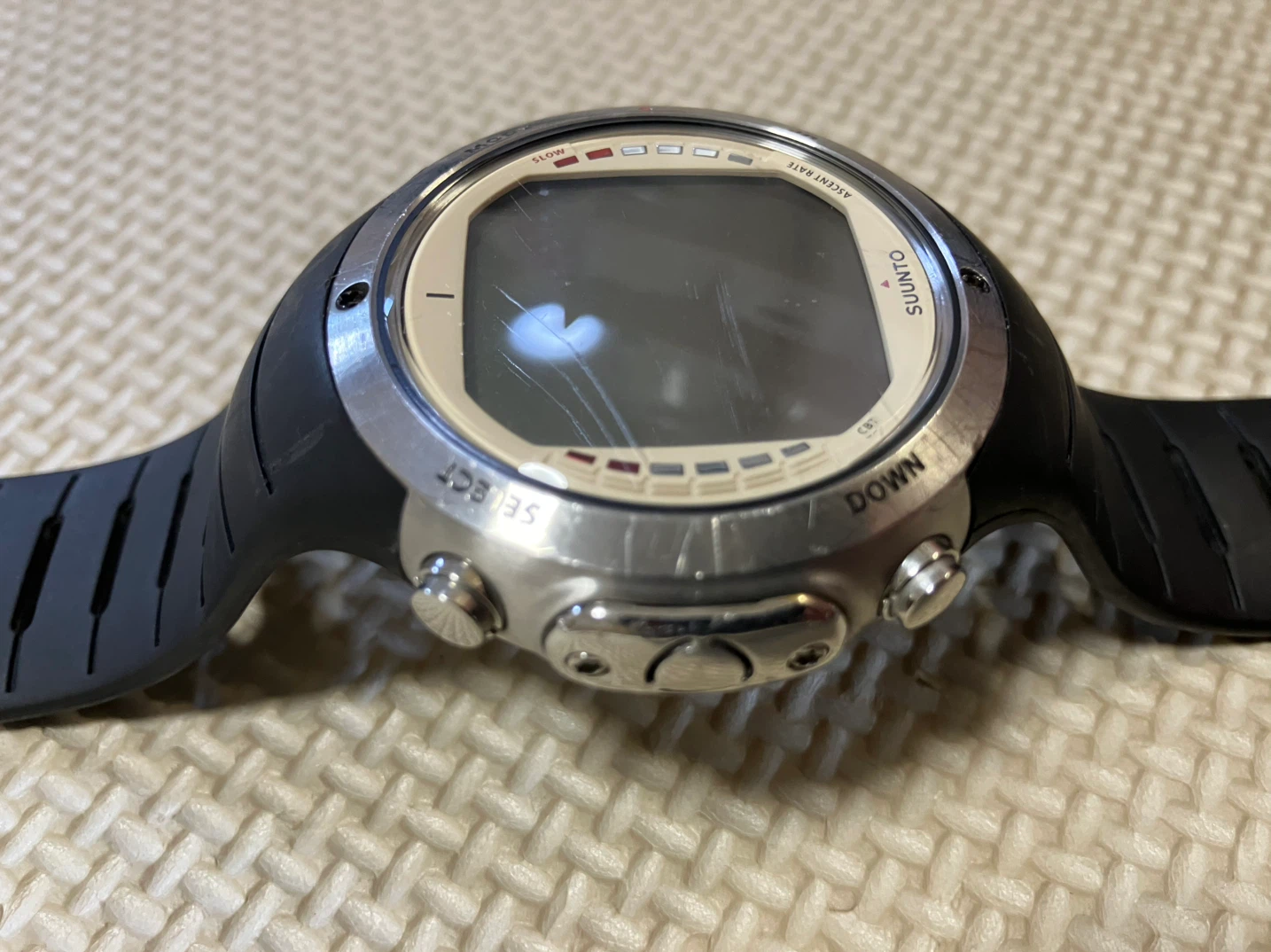スント D6 ダイブコンピューター　（ジャンク）の写真3枚目
