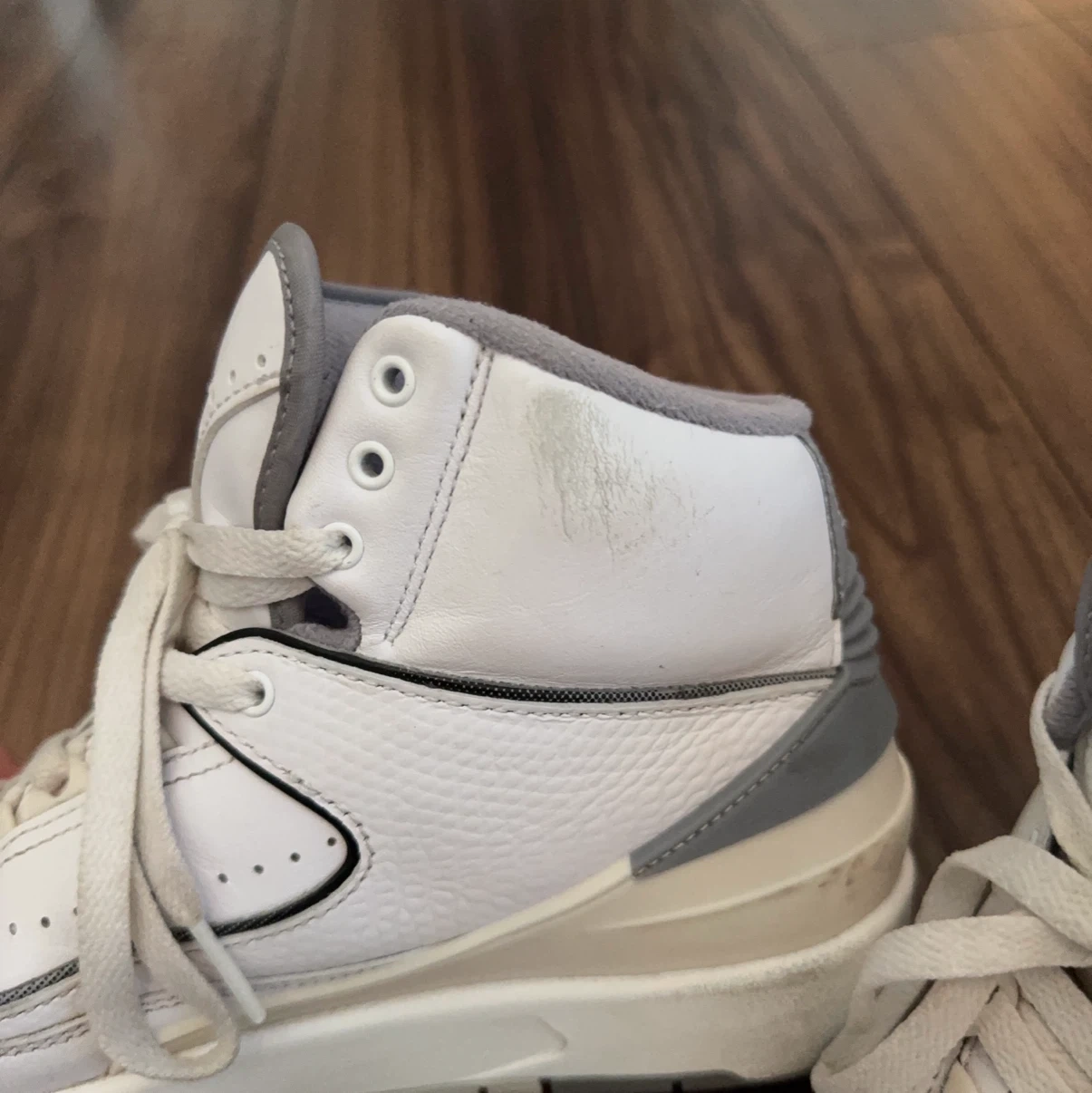 スニーカー NIKE エア ジョーダン 2 レトロ 25.5cmの写真3枚目