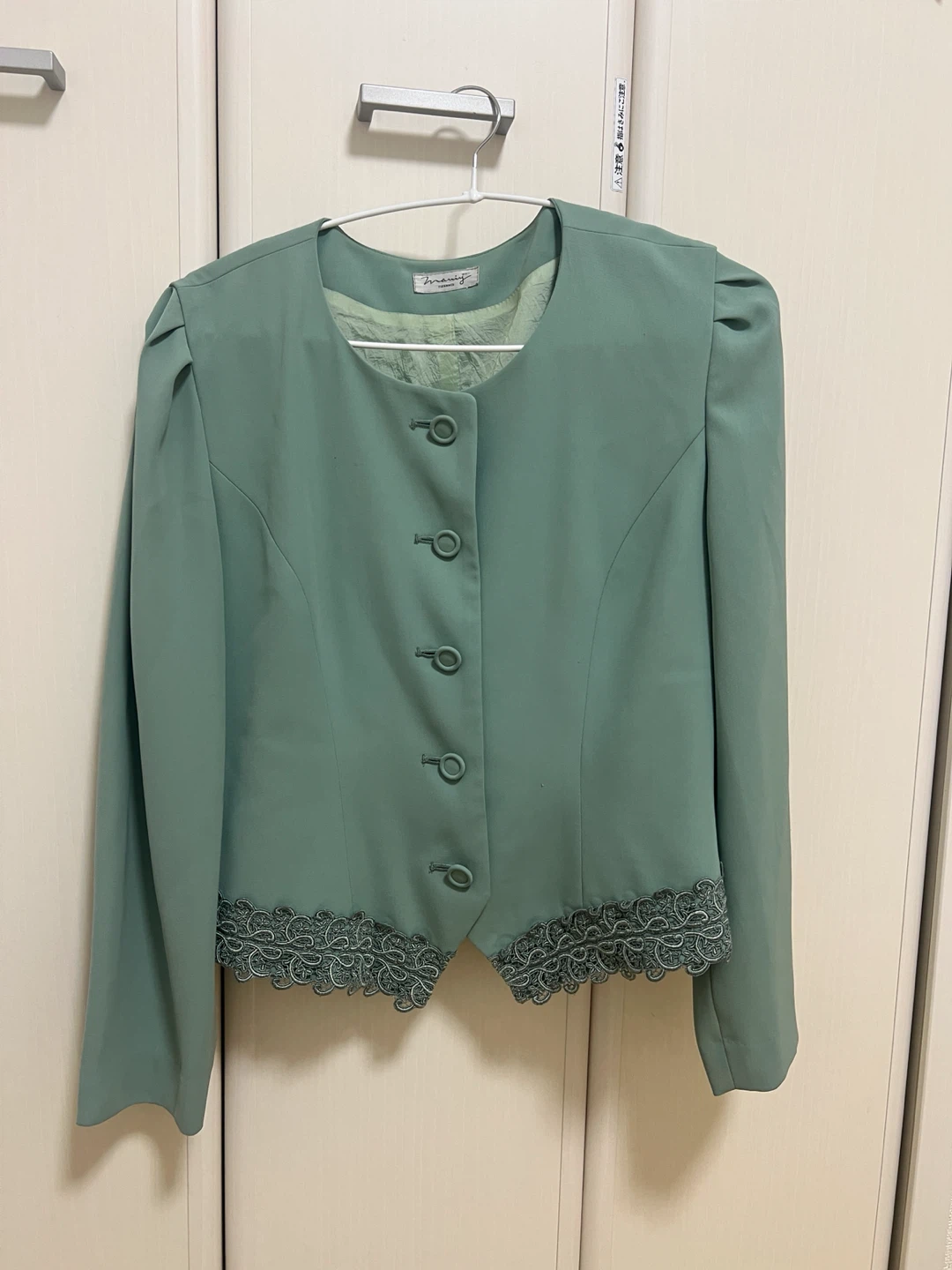 マニィのノーカラージャケット