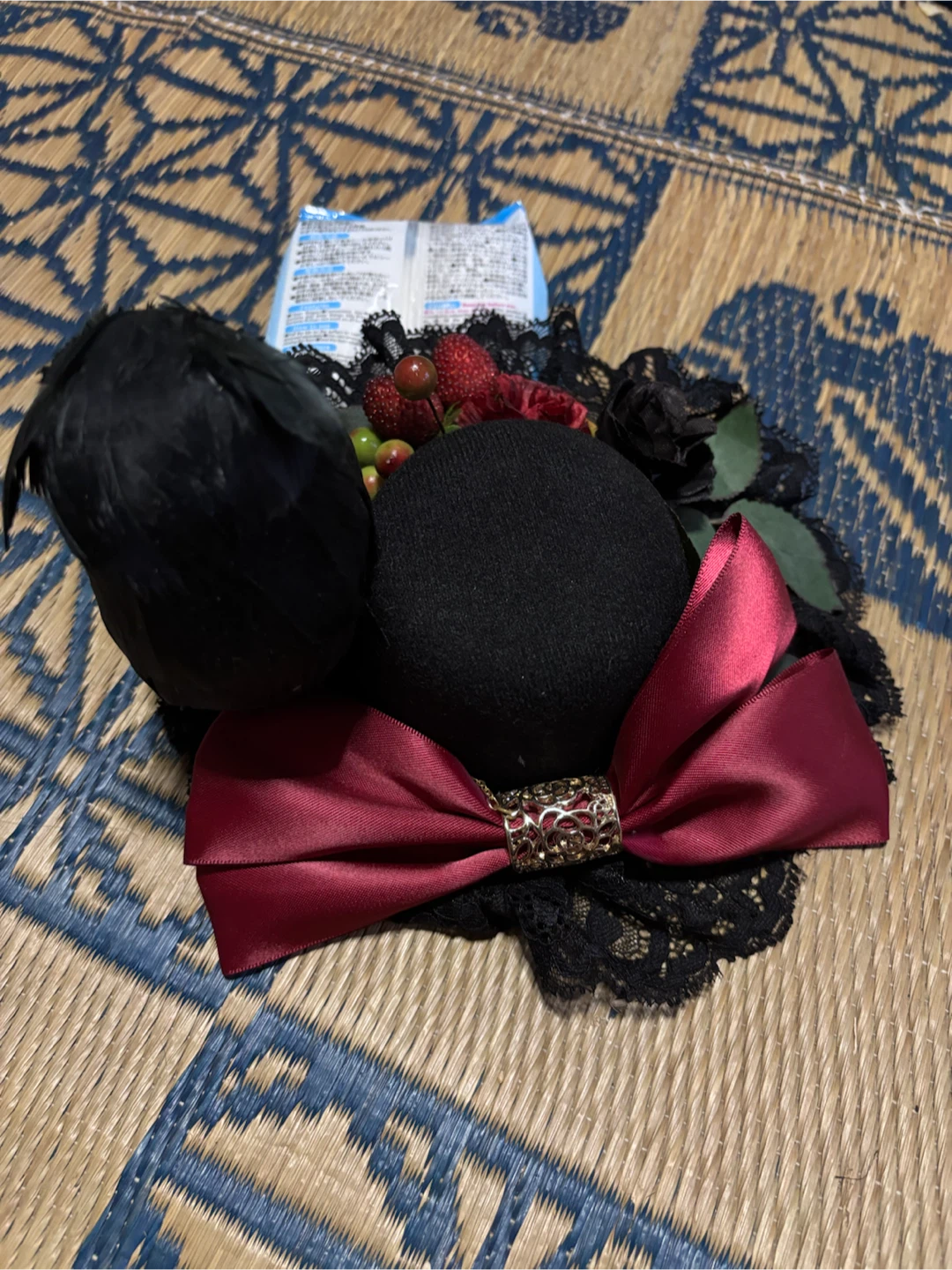 【一点物】黒いフクロウ付きミニハット 髪飾りの写真2枚目