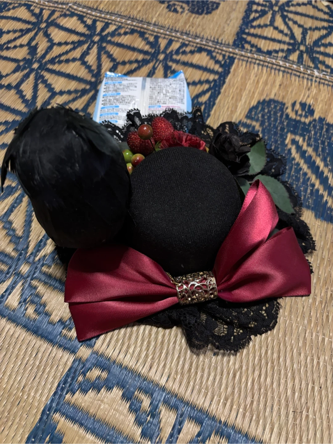 【一点物】黒いフクロウ付きミニハット 髪飾りの写真2枚目