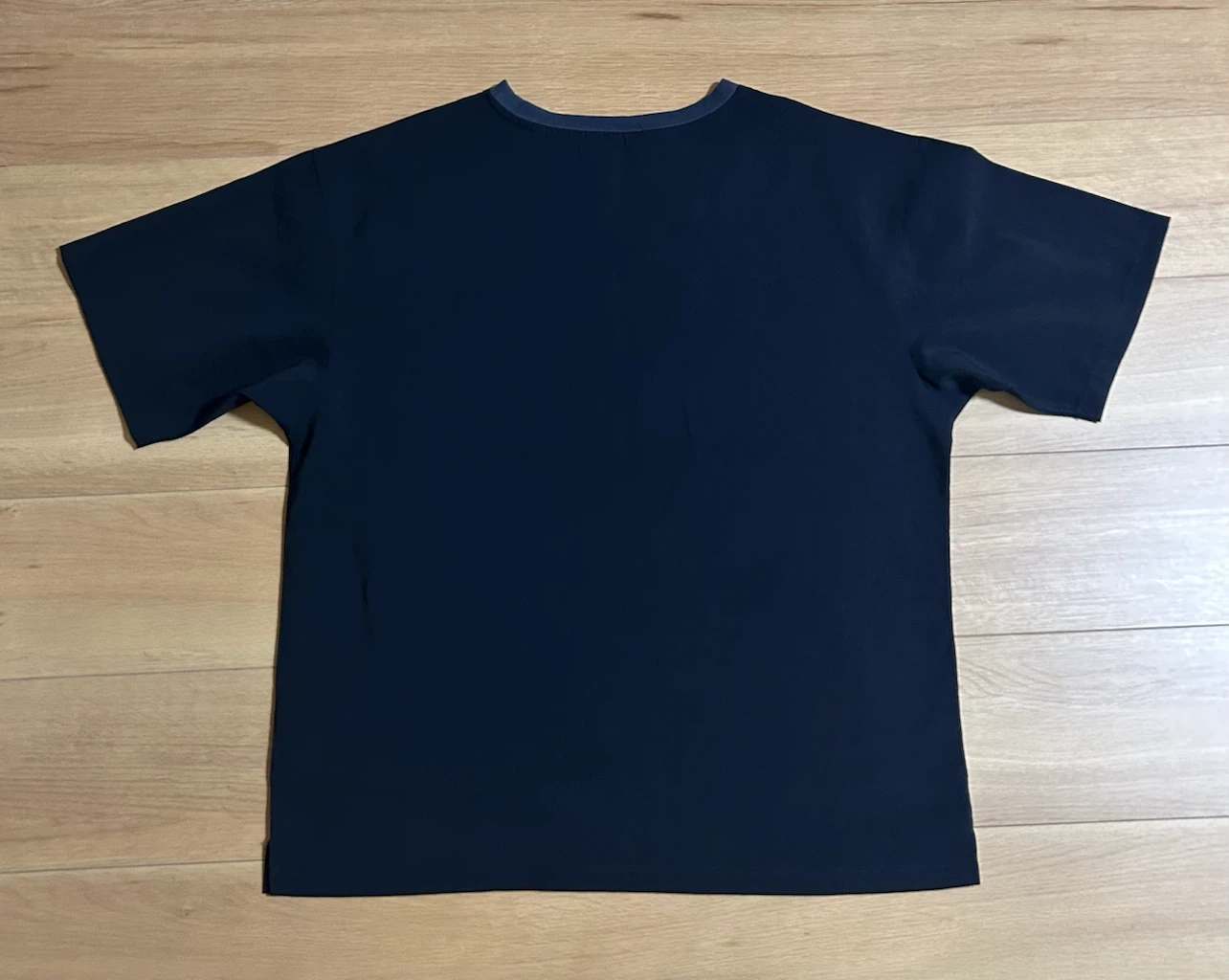 アダムエロペ 半袖Tシャツ ネイビー Mサイズの写真2枚目