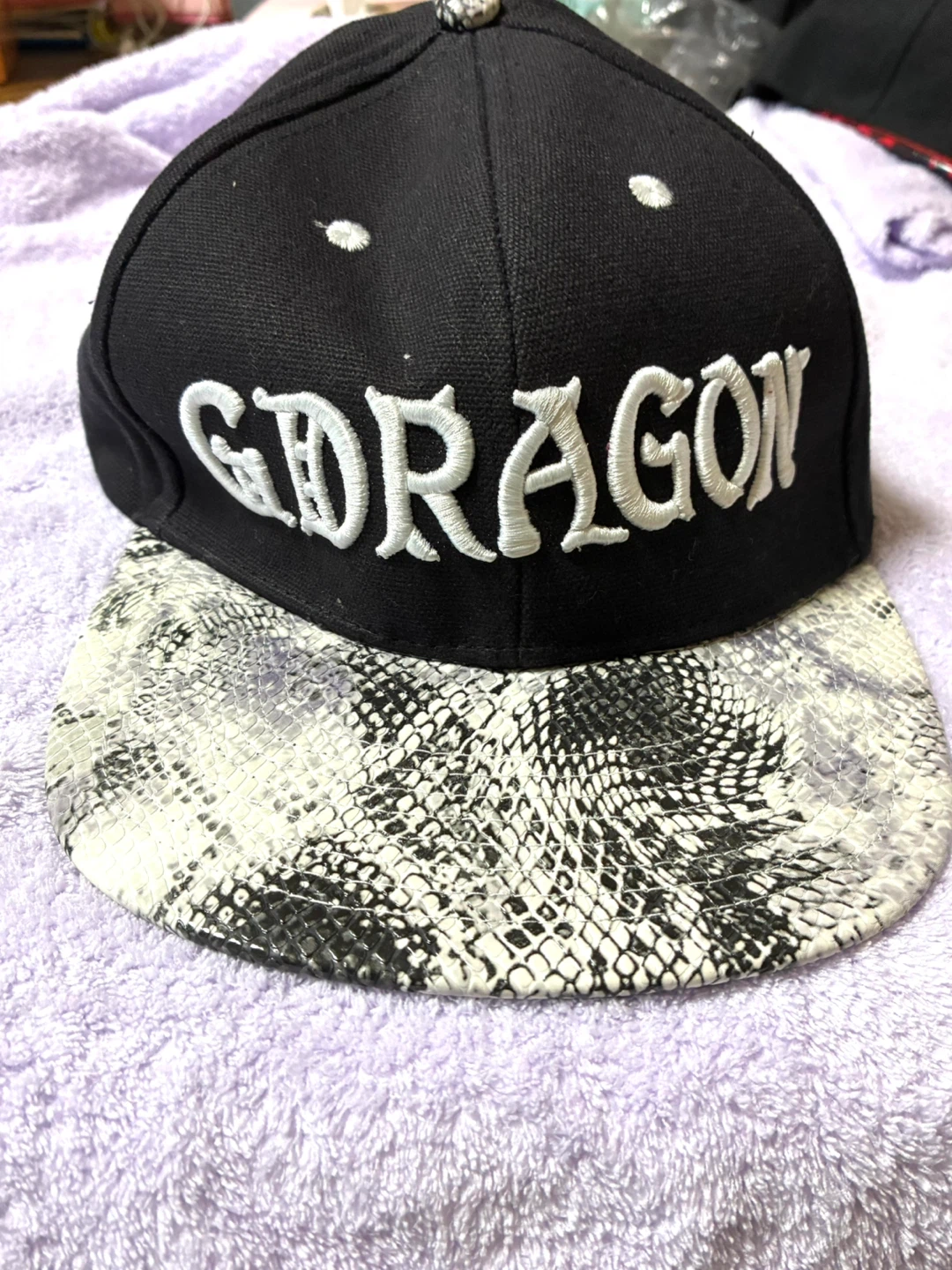 G-DRAGON ロゴ キャップ パイソン柄