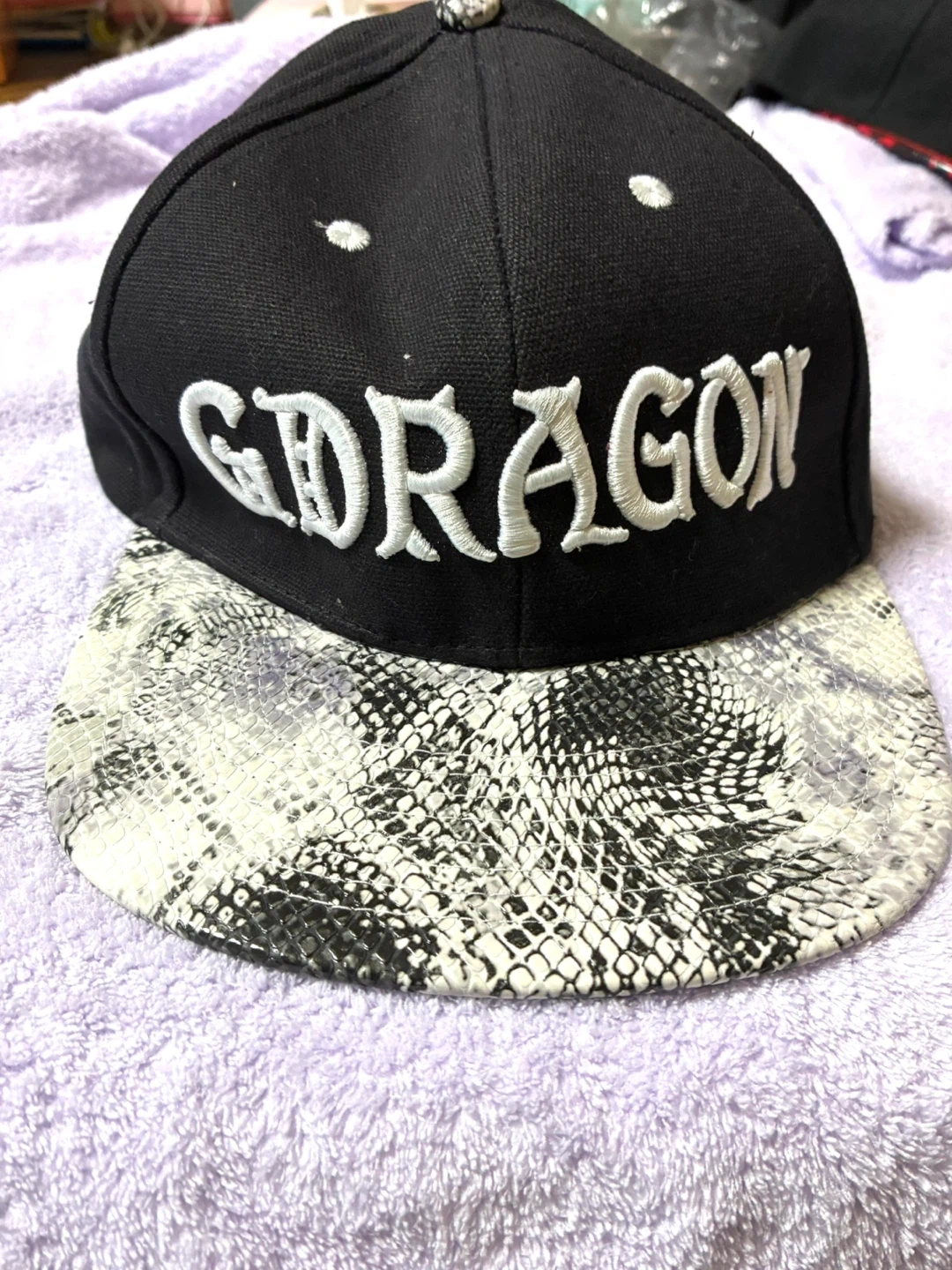 G-DRAGON ロゴ キャップ パイソン柄