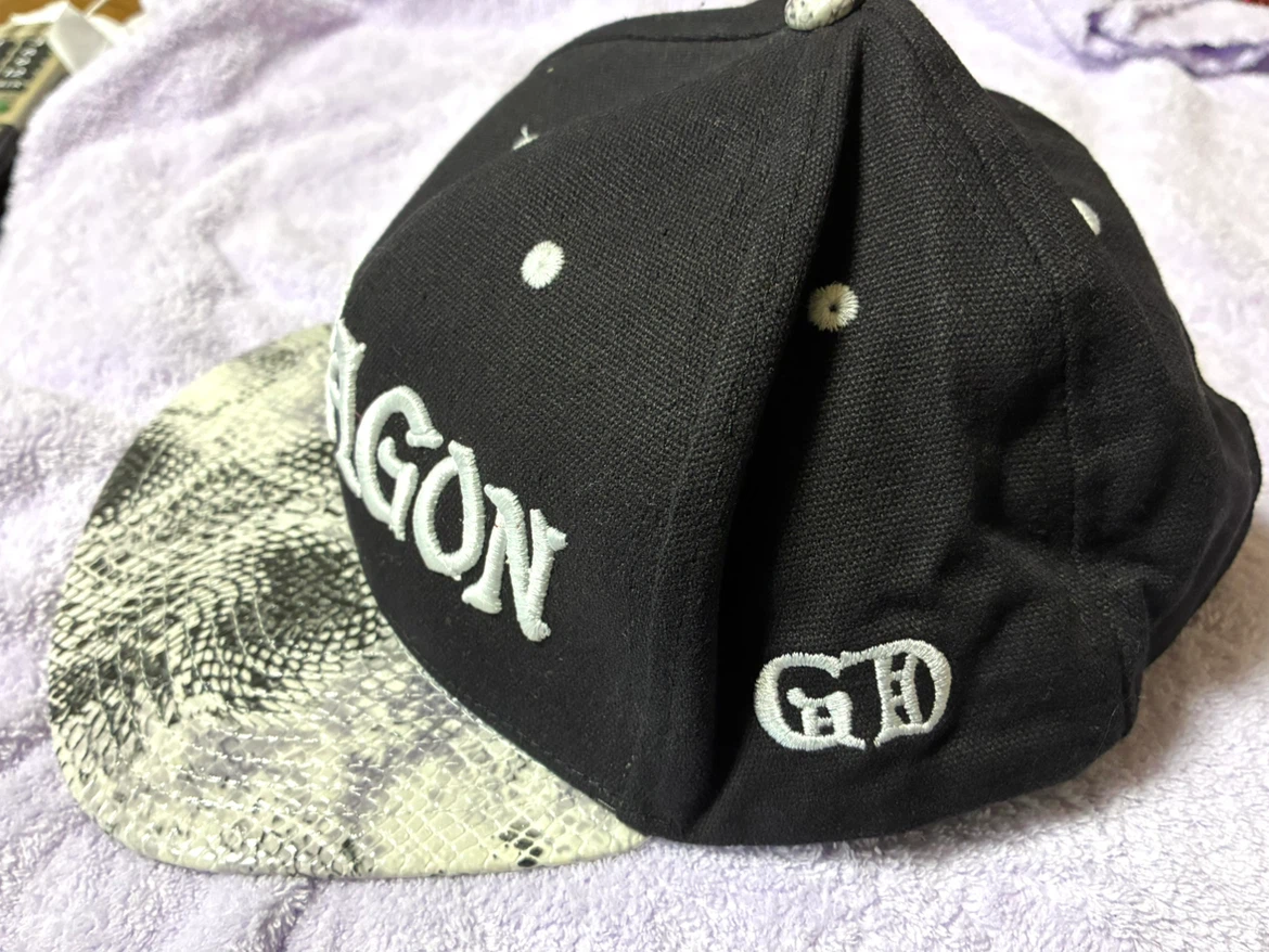 G-DRAGON ロゴ キャップ パイソン柄の写真2枚目