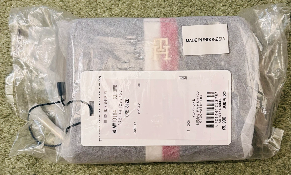 【新品未使用】 TOMMY HILFIGER ラウンドジップウォレットの写真5枚目