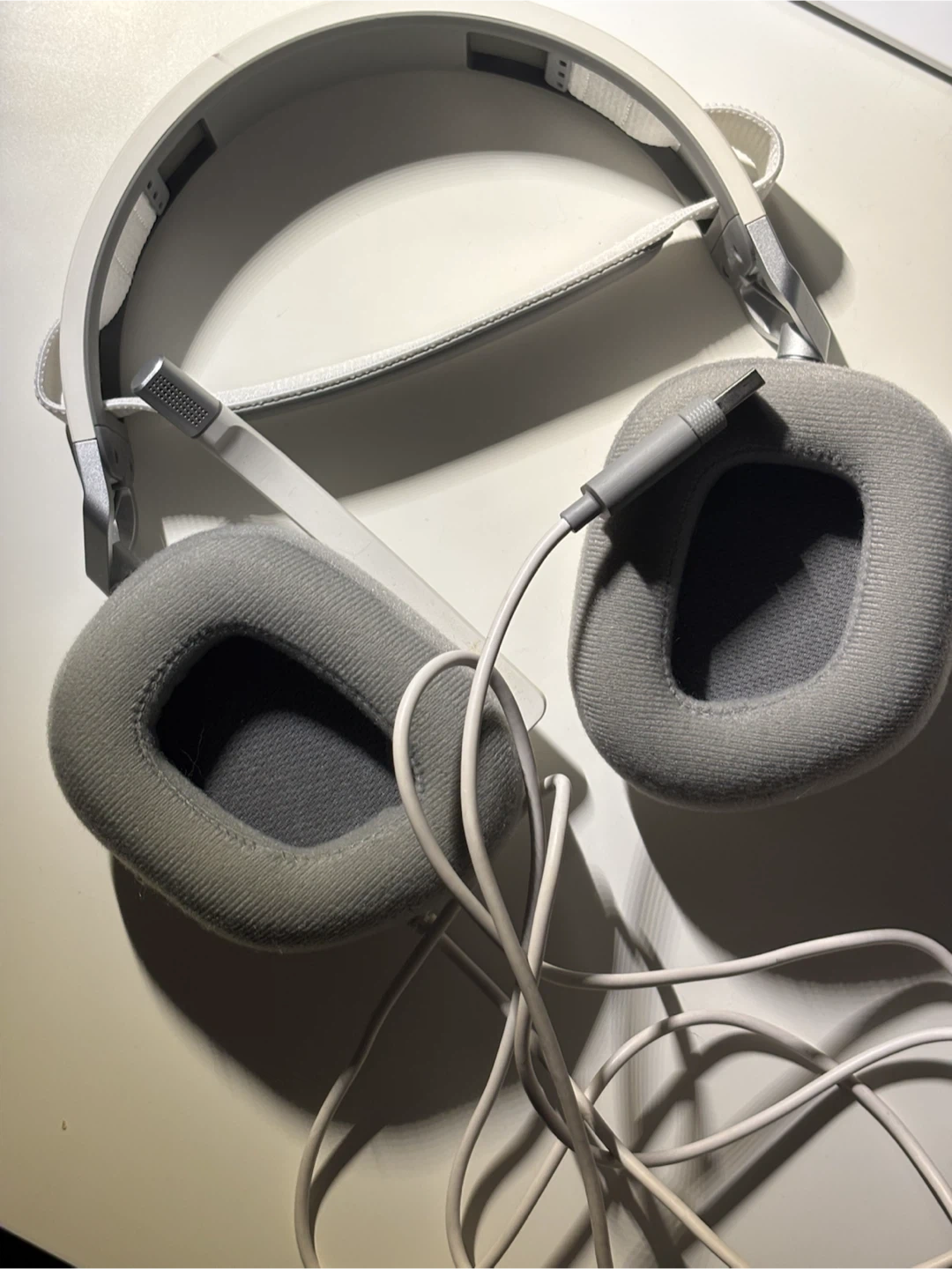コルセア ゲーミングヘッドセット HS80 USB ホワイトの写真2枚目