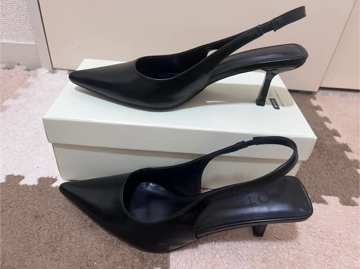 モトフ スリングバックパンプス 黒 EUR39