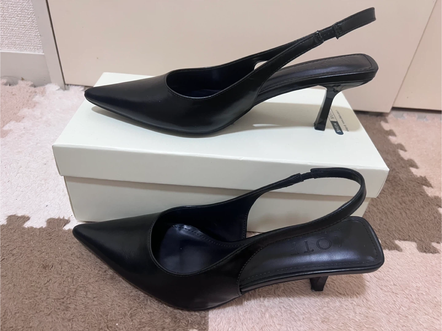 モトフ スリングバックパンプス 黒 EUR39