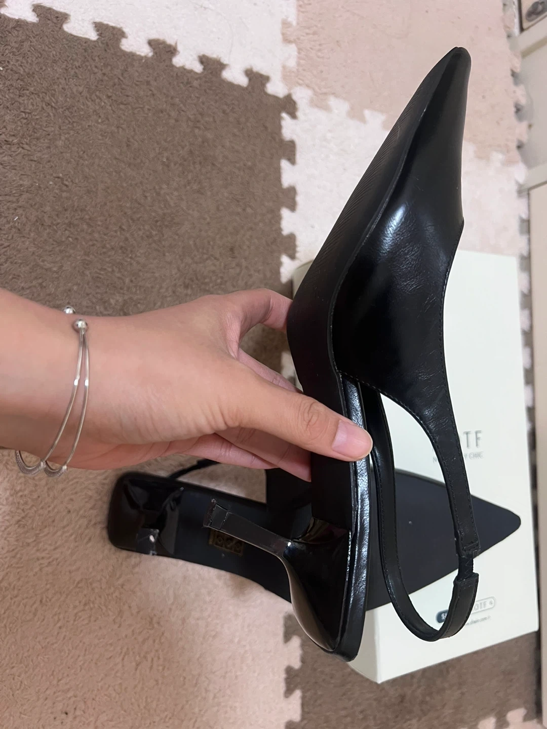 モトフ スリングバックパンプス 黒 EUR39の写真3枚目