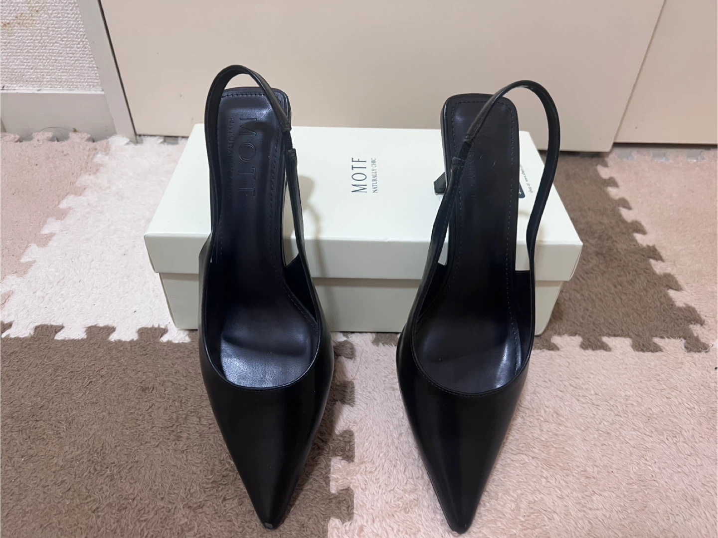 モトフ スリングバックパンプス 黒 EUR39の写真2枚目