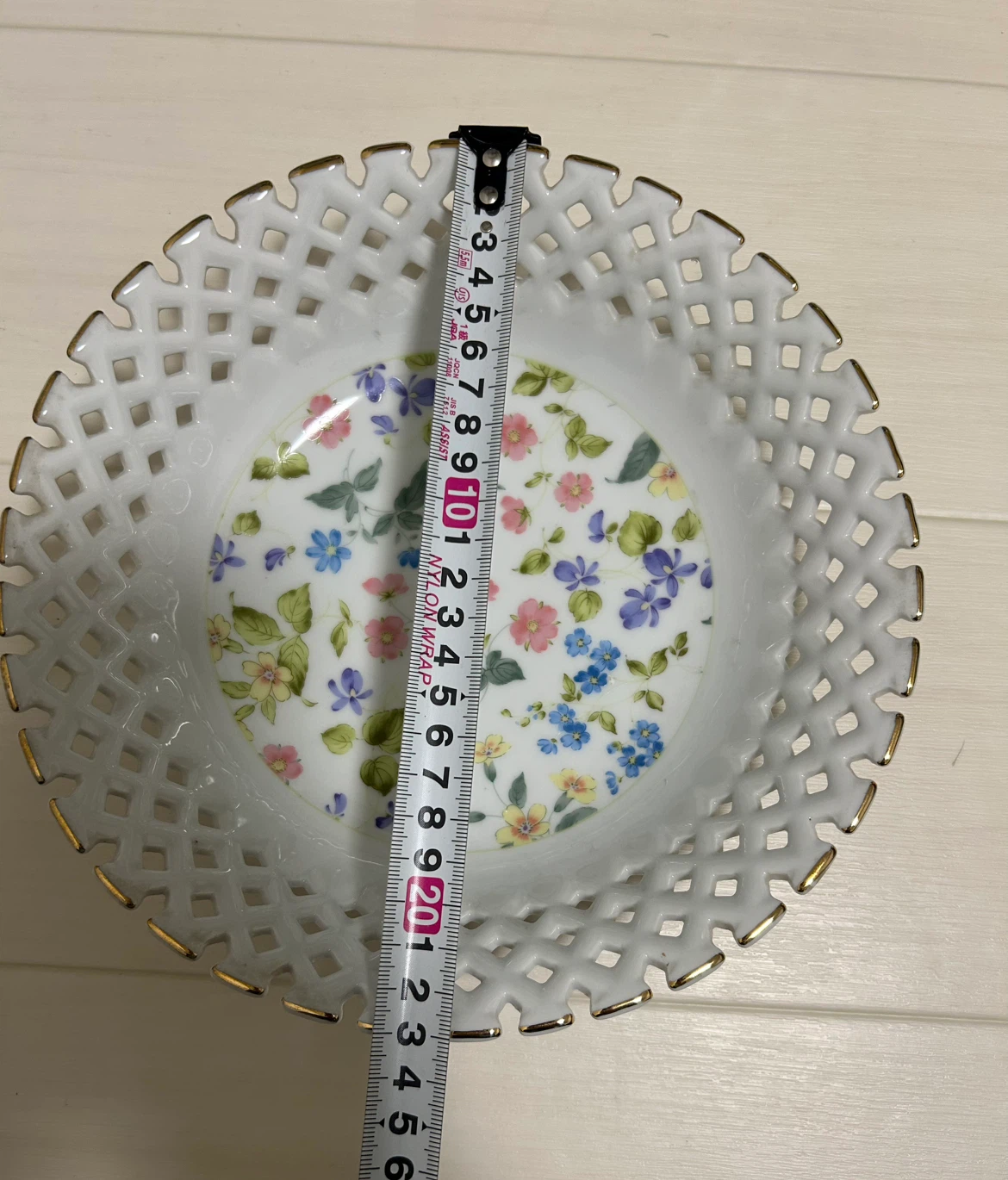 【美品】Keito 恵陶 ワイルドフラワー 透かし彫り フルーツ皿 23cmの写真4枚目