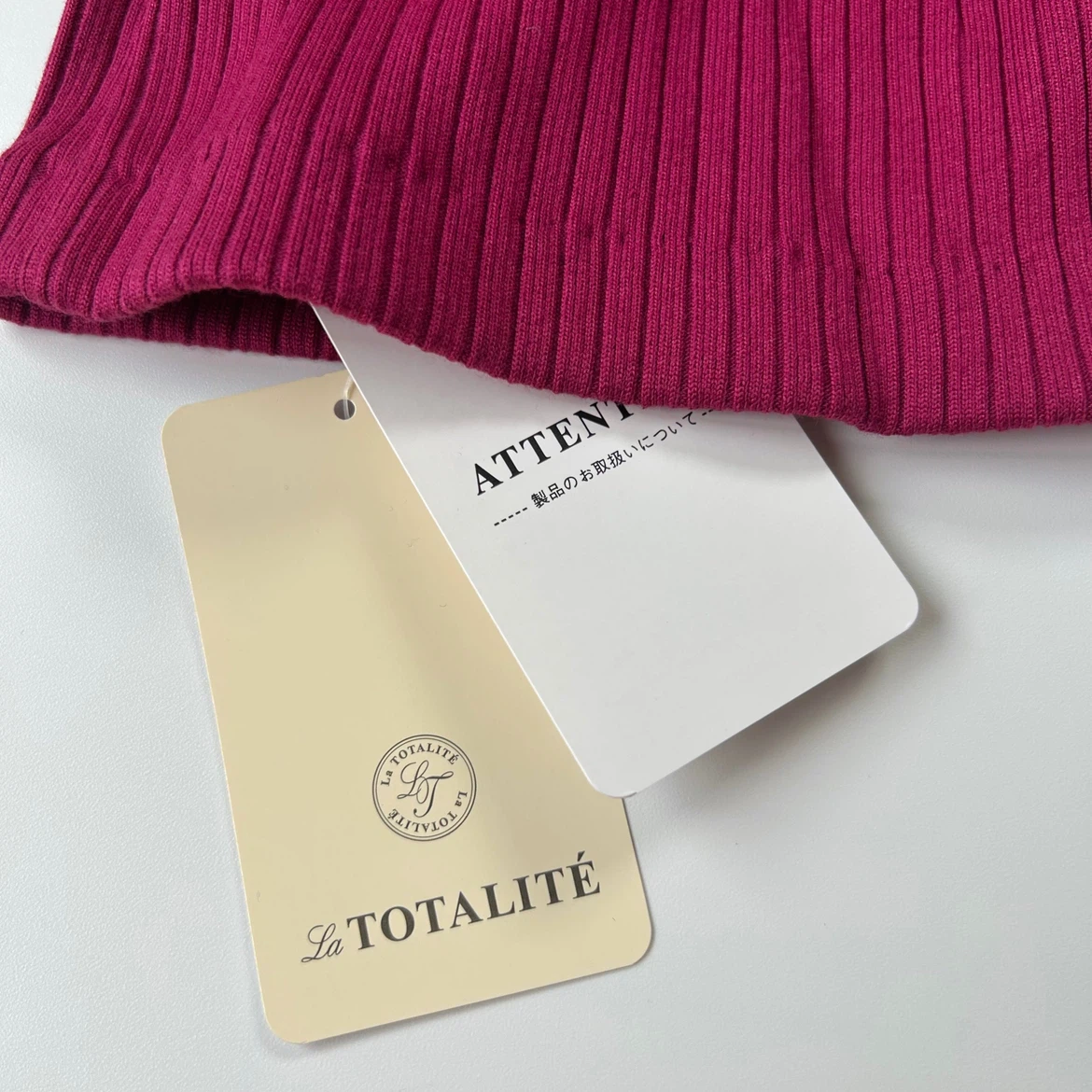 新品　La TOTALITE ラトータリテ　半袖カットソーの写真8枚目