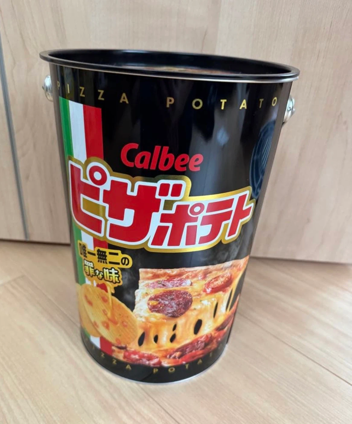 カルビー ピザポテト 空缶の写真2枚目