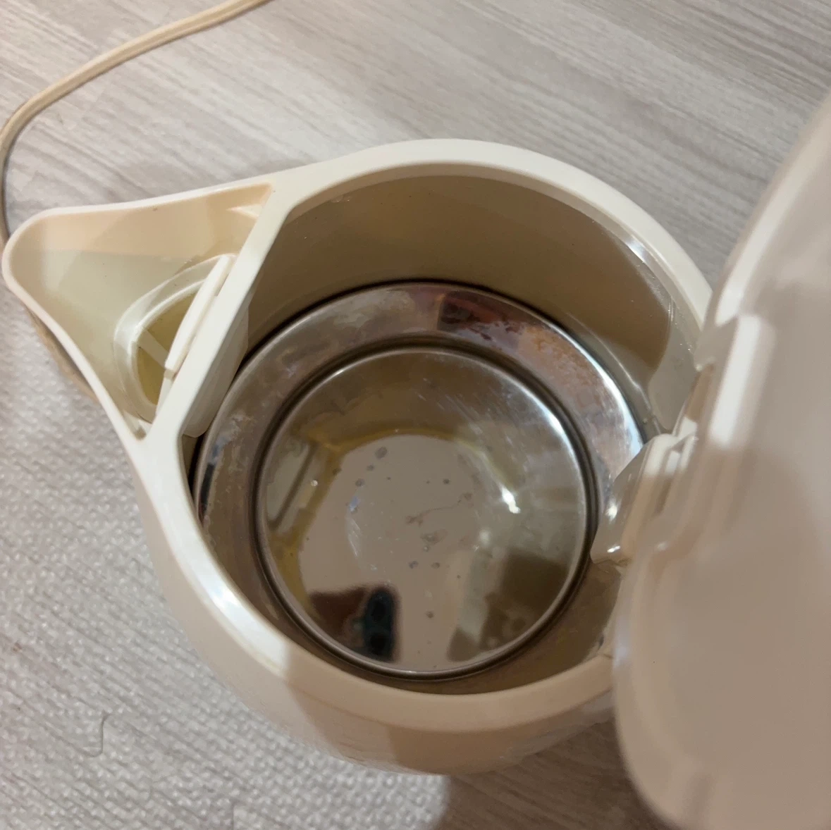 ティファール 電気ケトル ホワイトの写真3枚目