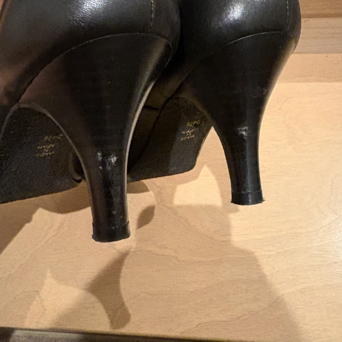 サヴァサヴァ パンプス 黒 24.5cmの写真5枚目