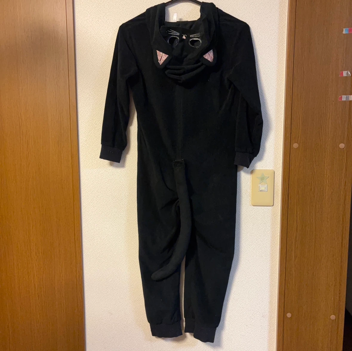 H&M ネコ耳付き フリース オールインワン 125cmの写真3枚目