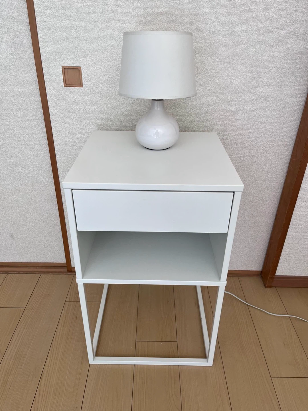 イケア ヴィックハンマル ナイトスタンド　2個セットの写真2枚目