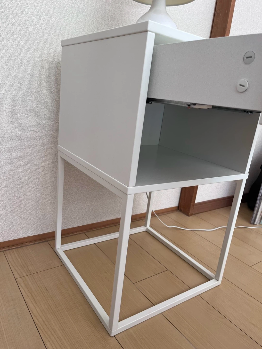 イケア ヴィックハンマル ナイトスタンド　2個セットの写真5枚目