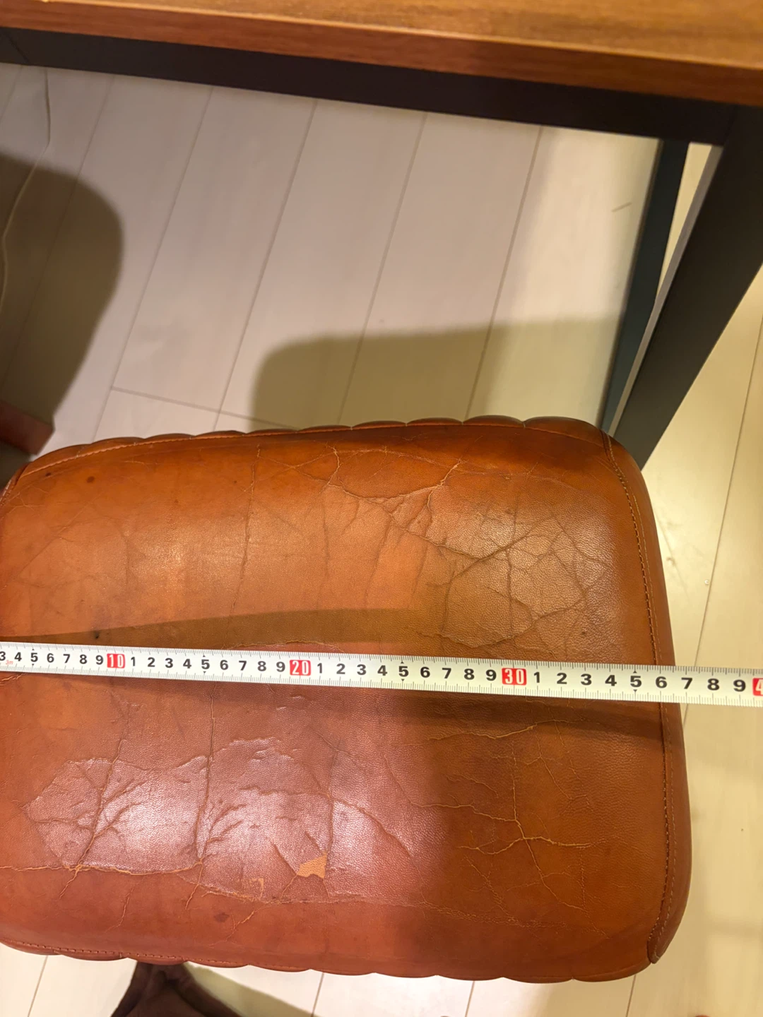 レザー調スツール ヴィンテージ風の写真3枚目