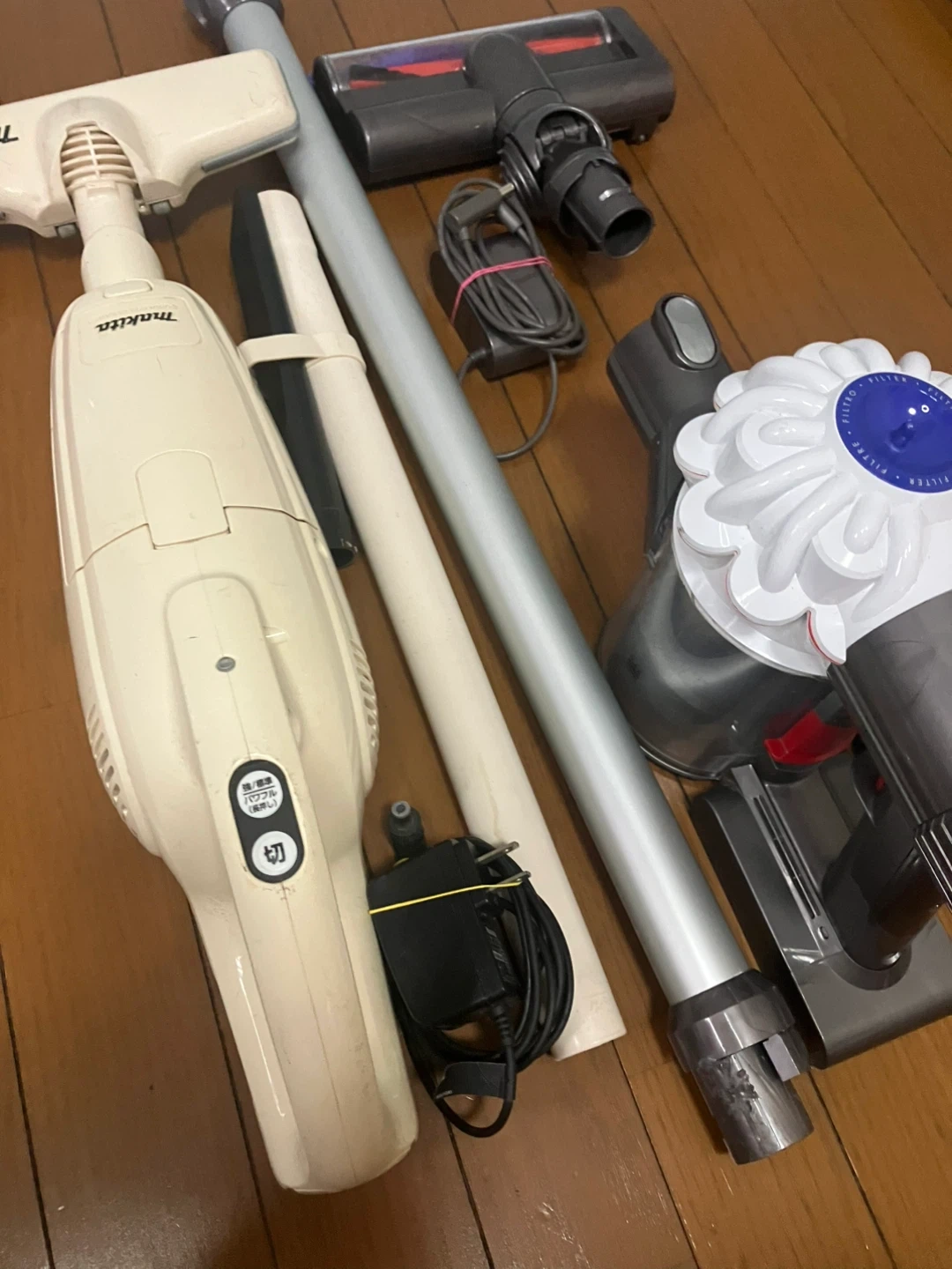マキタ ダイソン 掃除機 2台セットの写真2枚目
