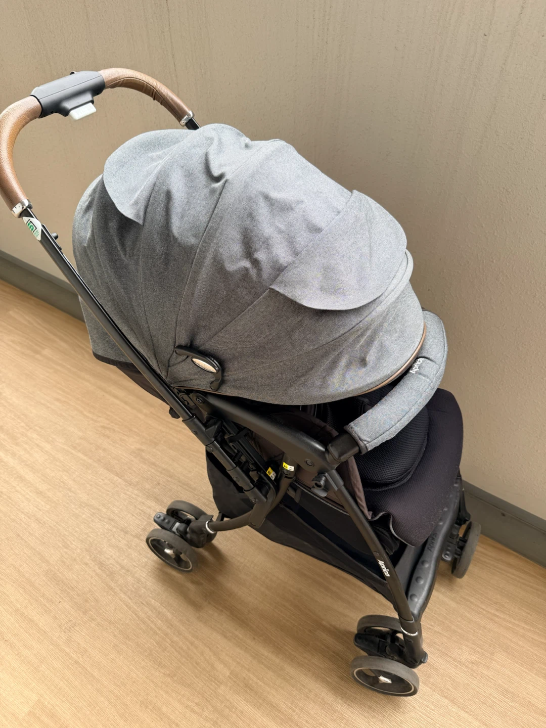 アップリカ ベビーカー グレー　ラクーナクッション　不具合あり