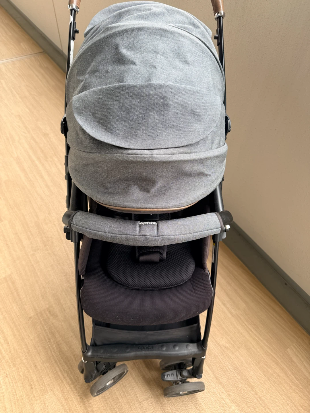 アップリカ ベビーカー グレー　ラクーナクッション　不具合ありの写真2枚目