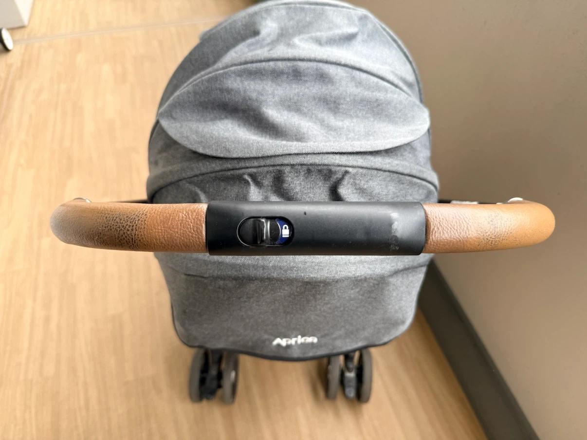アップリカ ベビーカー グレー ラクーナクッション 不具合ありの写真4枚目