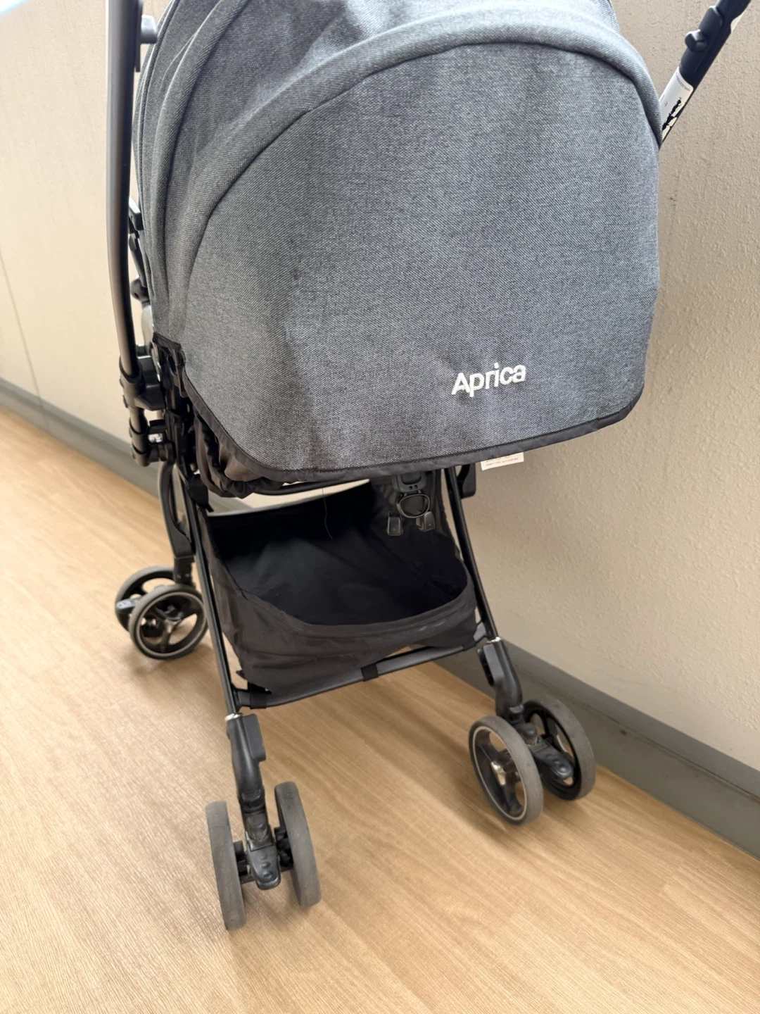 アップリカ ベビーカー グレー ラクーナクッション 不具合ありの写真5枚目
