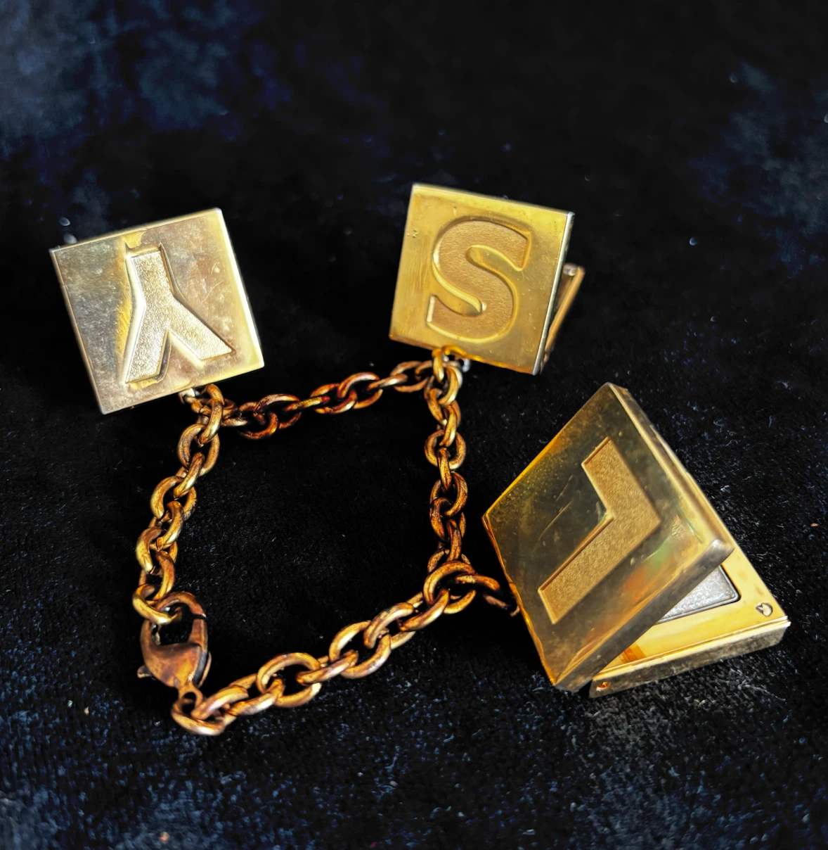 イヴサンローラン／YSL チャーム　ユア シークレット ラグジュアリー⚫︎廃盤品の写真2枚目