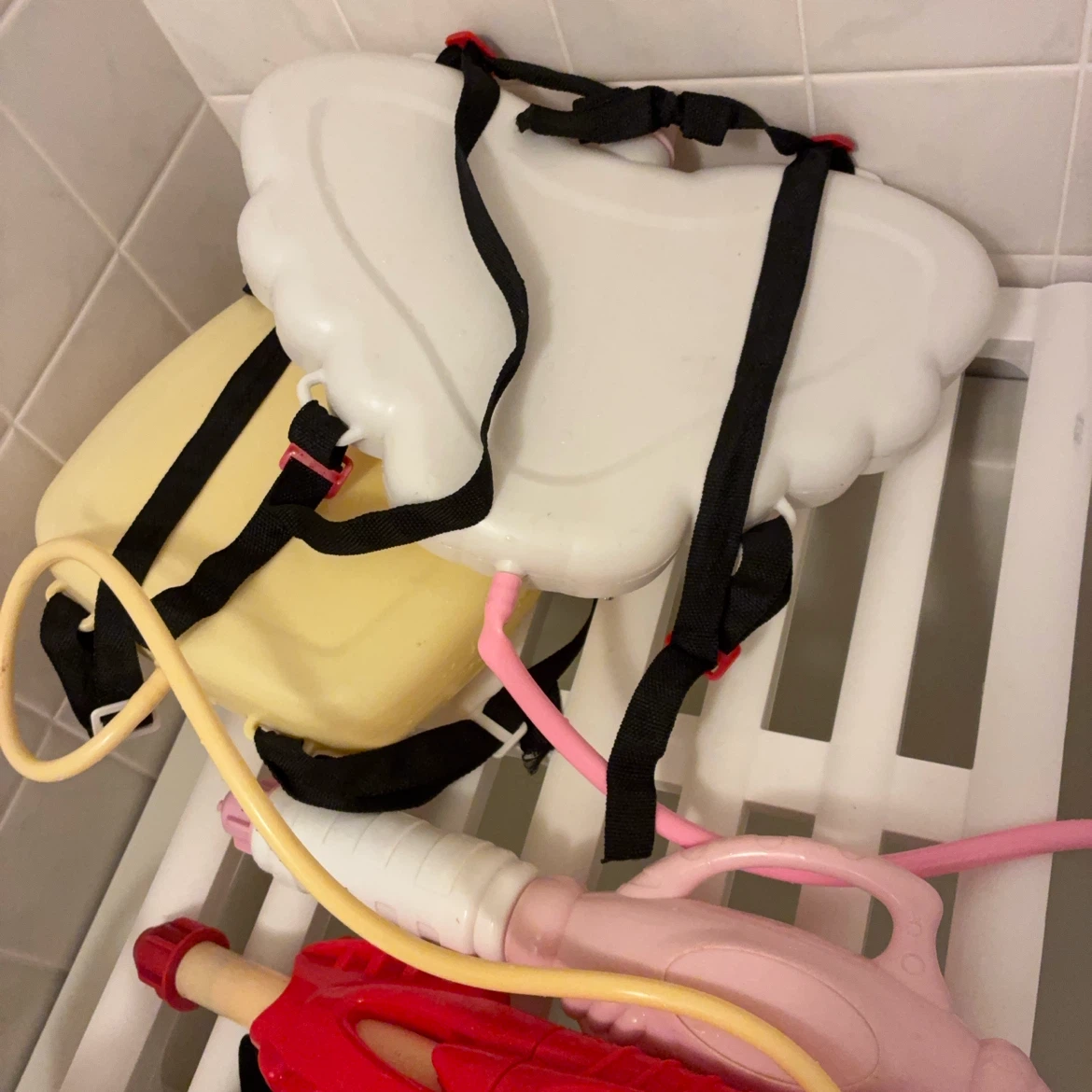 マヨネーズ型 ・羽　リュック水鉄砲の写真3枚目