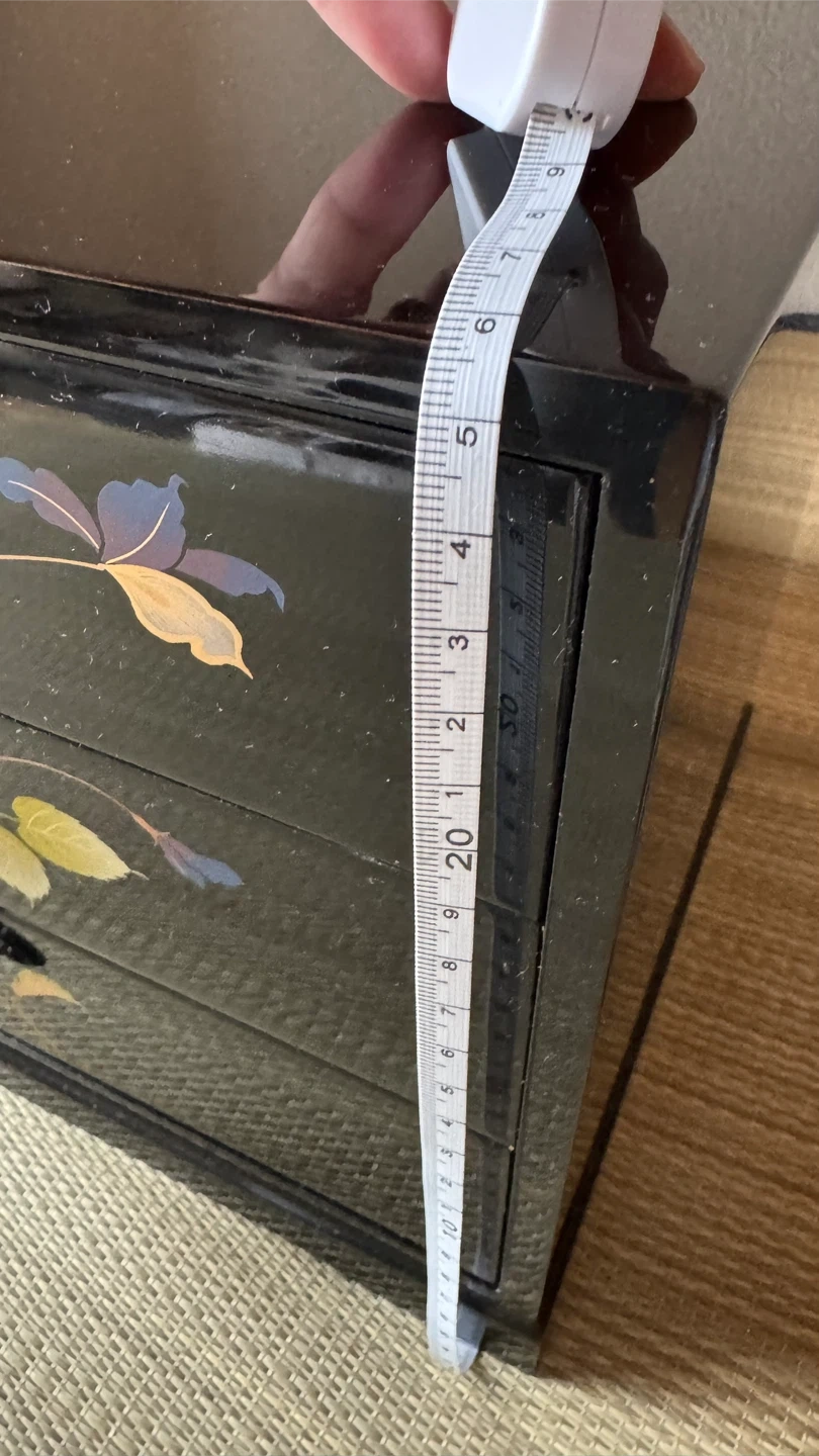 黒漆調 三段小箪笥 小引き出し 蒔絵風の写真6枚目