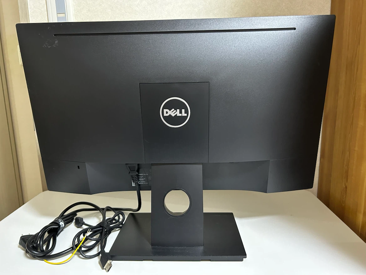 デル PCモニター 24インチ　ディスプレイの写真2枚目