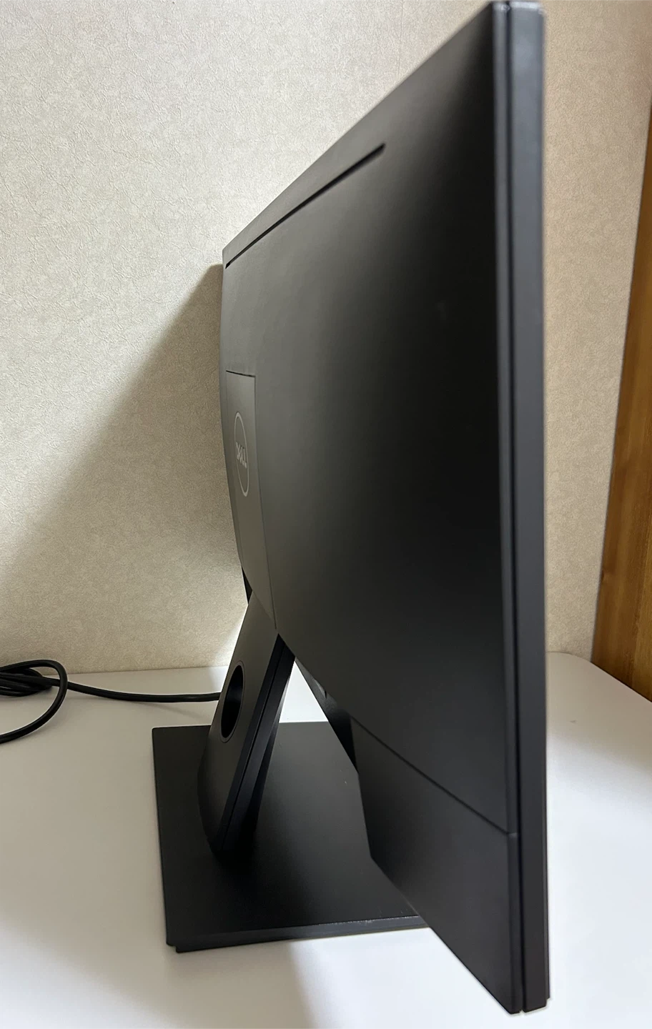 デル PCモニター 24インチ　ディスプレイの写真3枚目