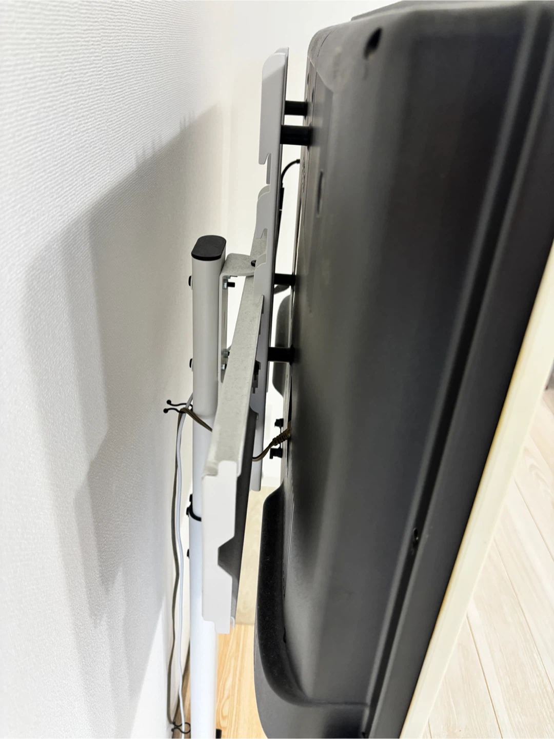 シャープ アクオス 液晶テレビ 32インチ　スタンド付きの写真4枚目