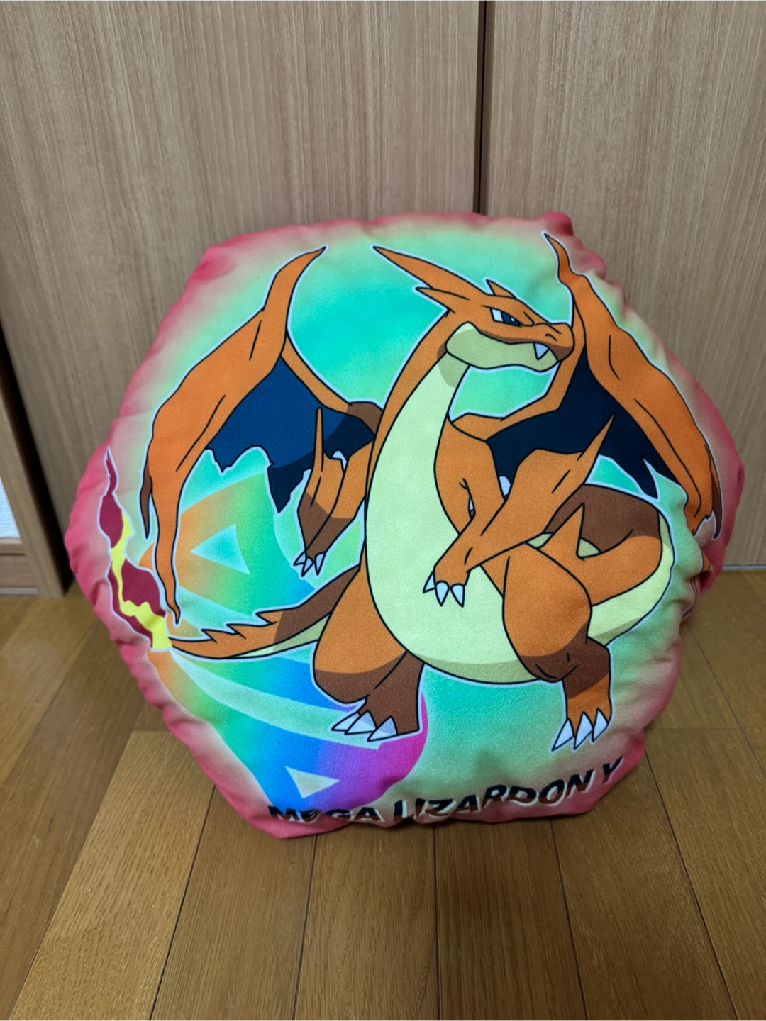 ポケモン メガリザードン 大きいクッションの写真2枚目