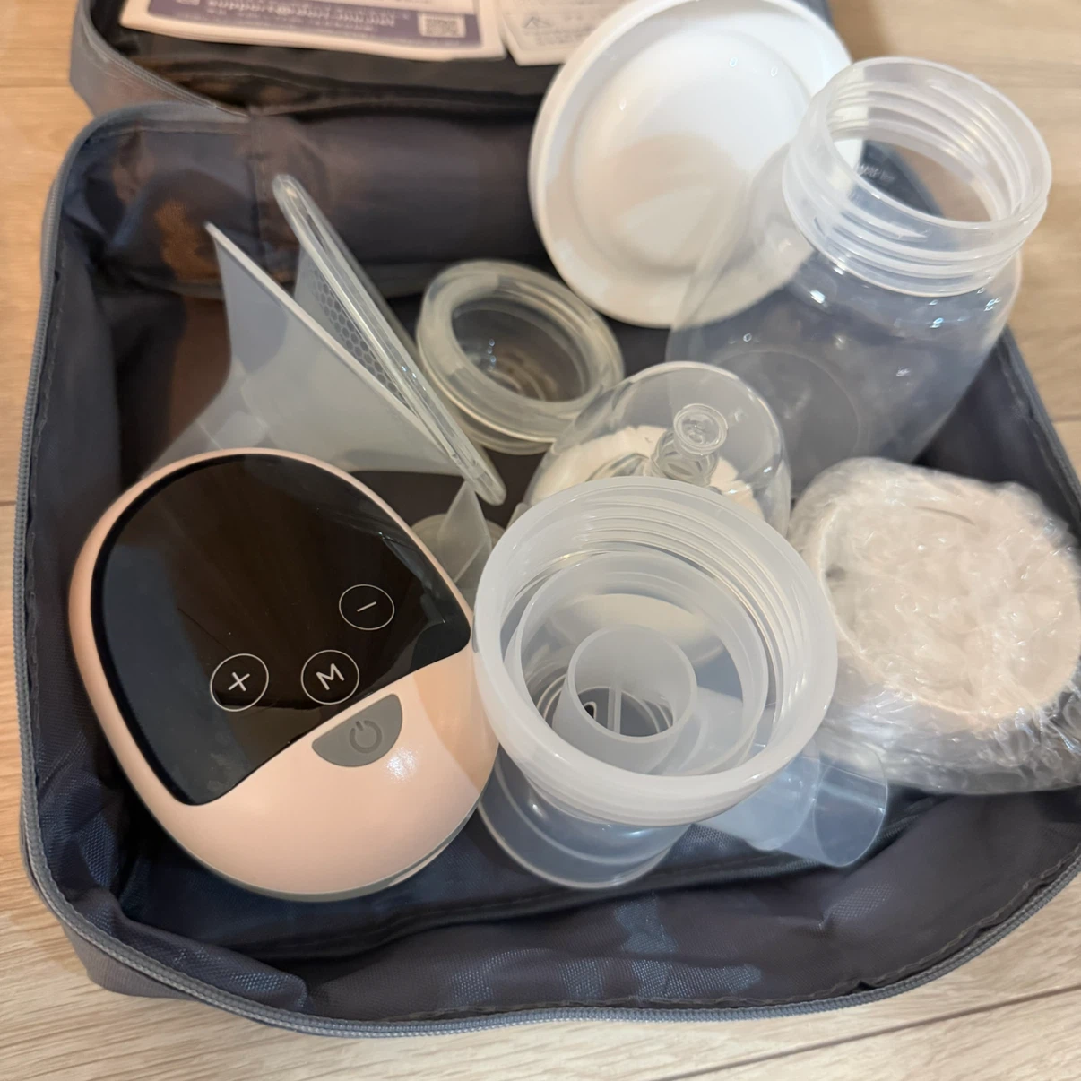 【数回使用のみ・美品】LARUTAN（ラルタン）電動搾乳機 コードレス ポーチ付き