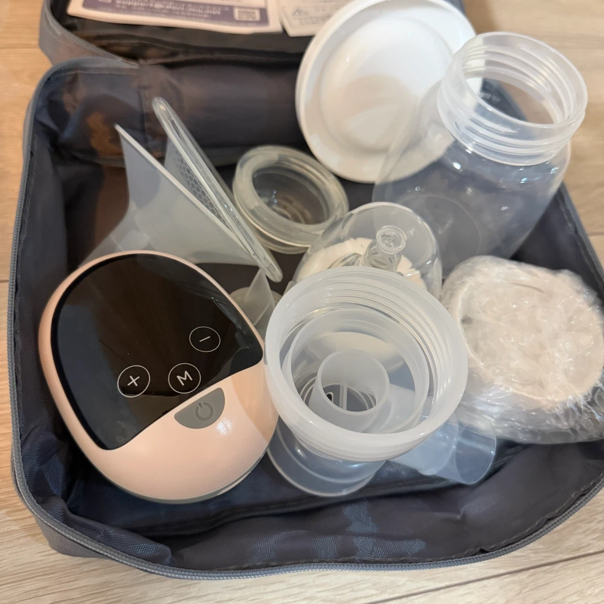 【数回使用のみ・美品】LARUTAN(ラルタン)電動搾乳機 コードレス ポーチ付き