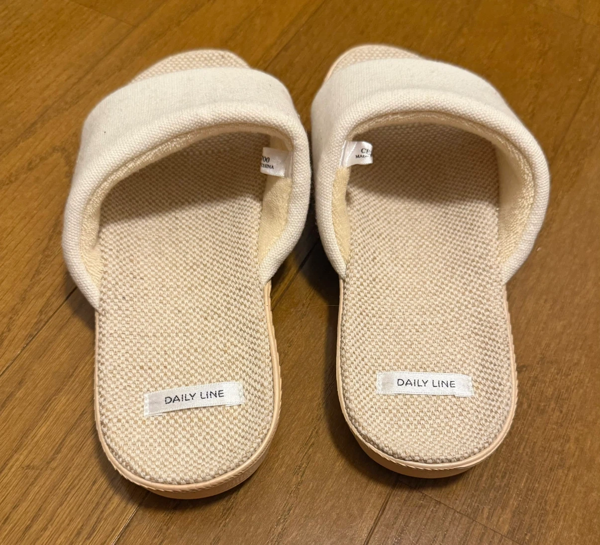 Zara Home Kids デイリーライン ルームスリッパ ベージュの写真2枚目