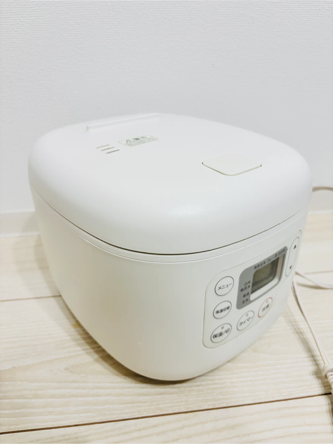 炊飯器 3合炊き ホワイトの写真2枚目
