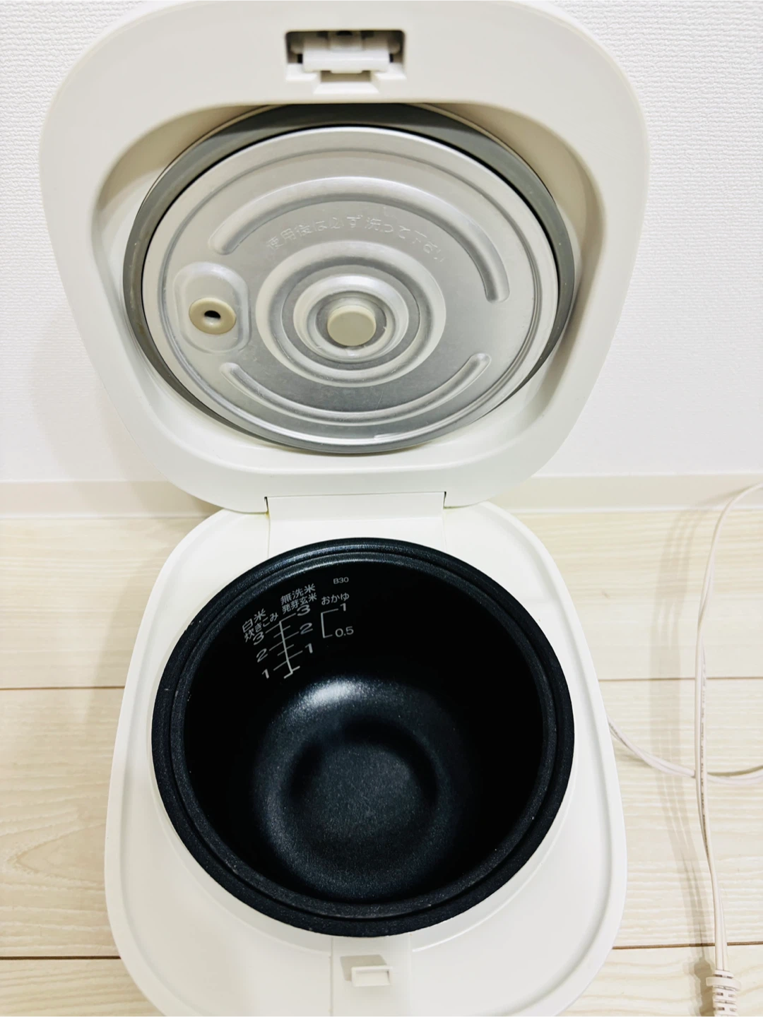 炊飯器 3合炊き ホワイトの写真4枚目