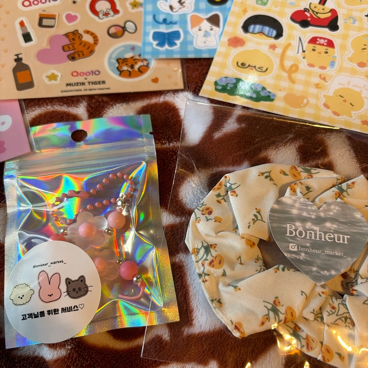 88%OFFしました❣️韓国🇰🇷雑貨🎀ストラップ&シュシュ&オリジナルステッカーセットの写真4枚目