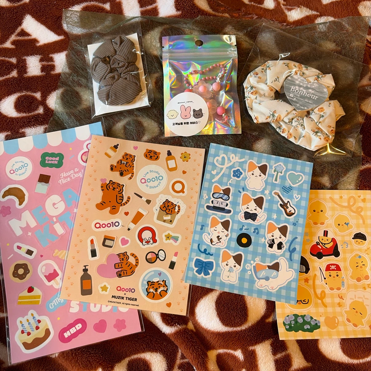 88%OFFしました❣️韓国🇰🇷雑貨🎀ストラップ&シュシュ&オリジナルステッカーセットの写真10枚目