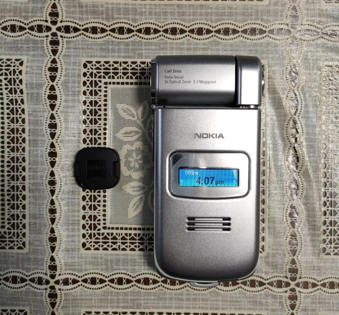 Nokia N93 携帯電話本体 シルバー Sim フリの写真3枚目