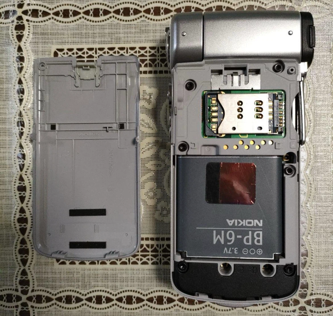 Nokia N93 携帯電話本体 シルバー Sim フリの写真5枚目