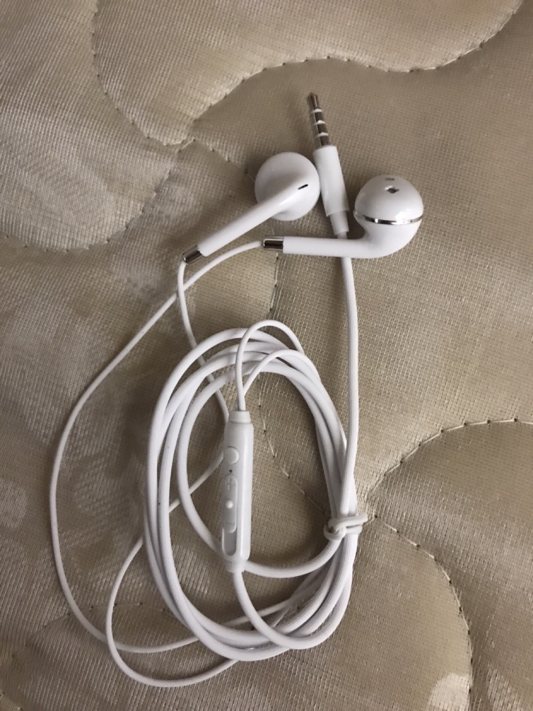 有線イヤホン