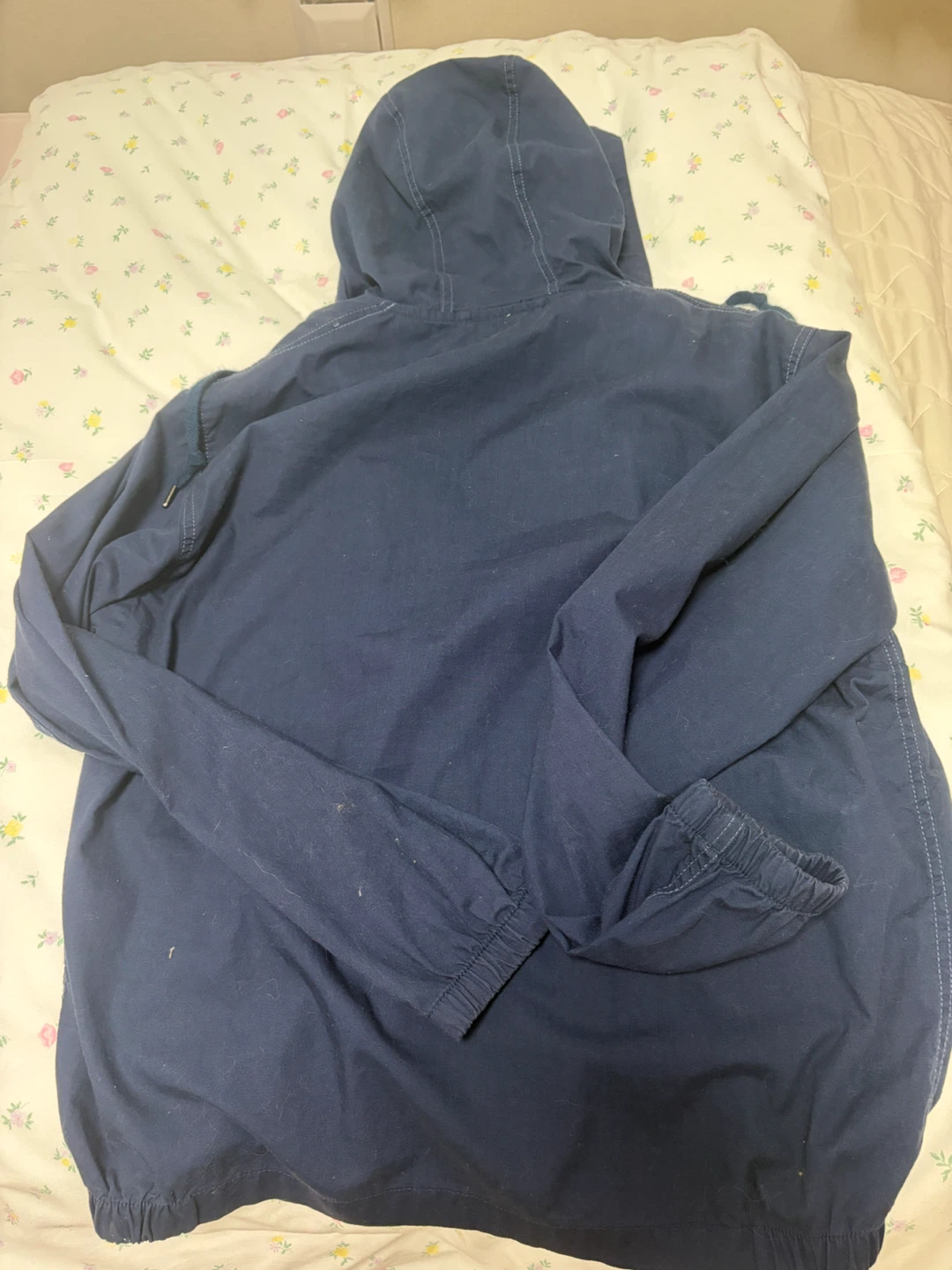 ユニクロネイビー フード付きジップジャケットの写真2枚目